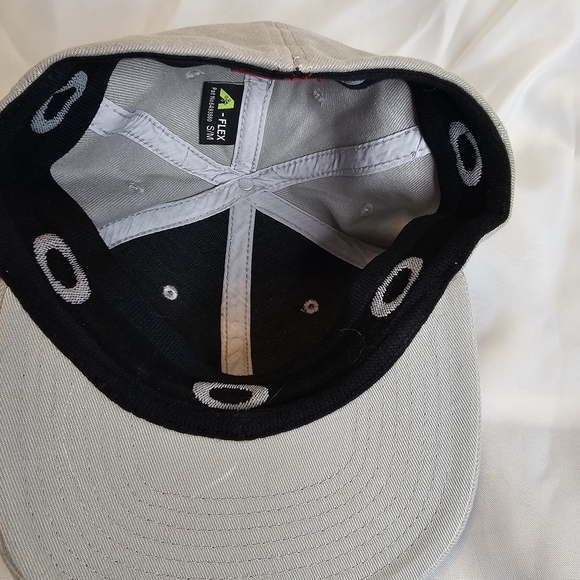 Oakley Ball Cap - Picture 5 of 6